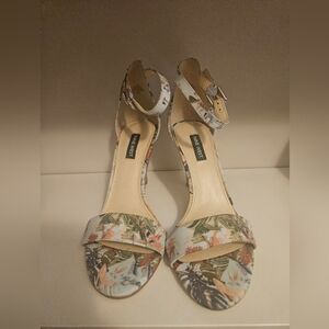 Ninewest tropical print Sandal, heels